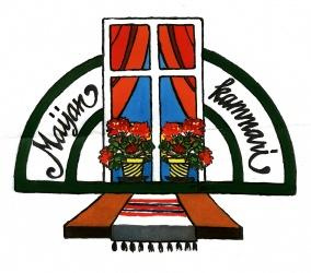 Maijan kammarin logo, jossa Pelargonioita kaitaliinan päällä ikkunan edessä